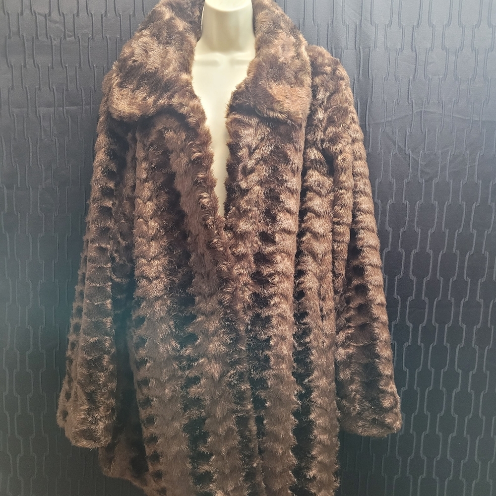 Dennis by Dennis basso Mid Length Faux Fur Coat Size Medium - Picture 9 of 9
